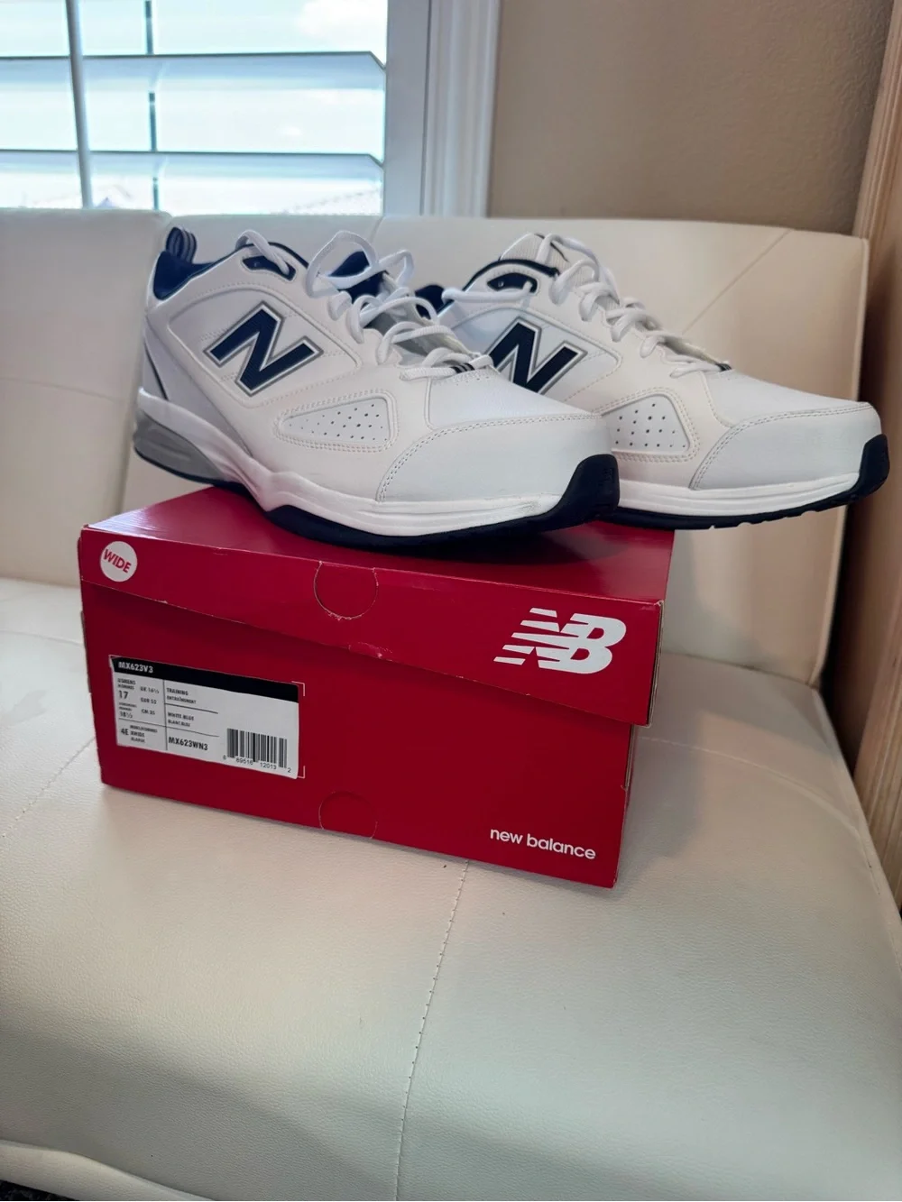 New Balance Men's White and Navy 623 Athletic Sneakers. Size 17